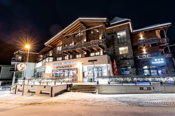 Hotel Exterior 