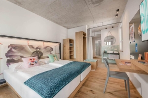 Room WOW 