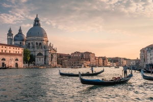 Venedig © Pixabay/bogitw 